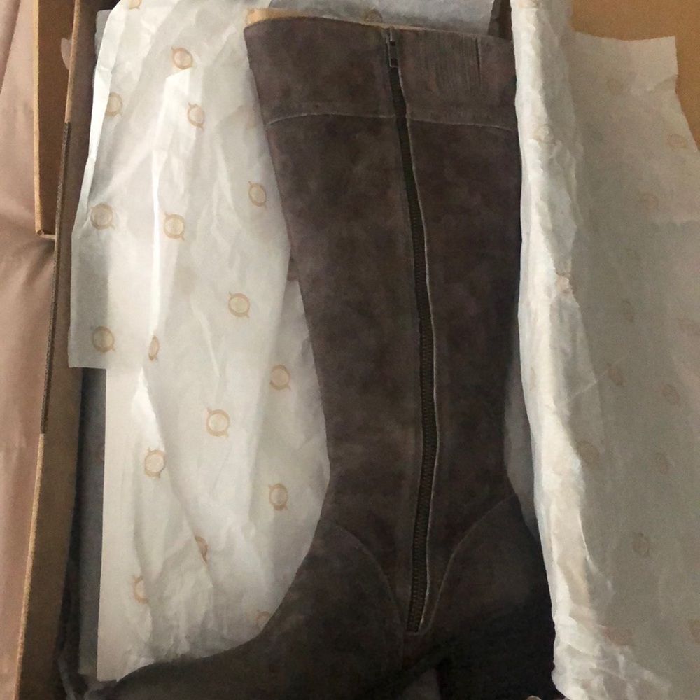 Born Women's Gray Heeled Boots  NWOT - Picture 3 of 5